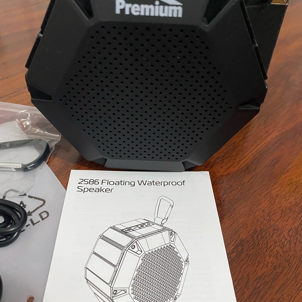 Brand new floating waterproof speaker